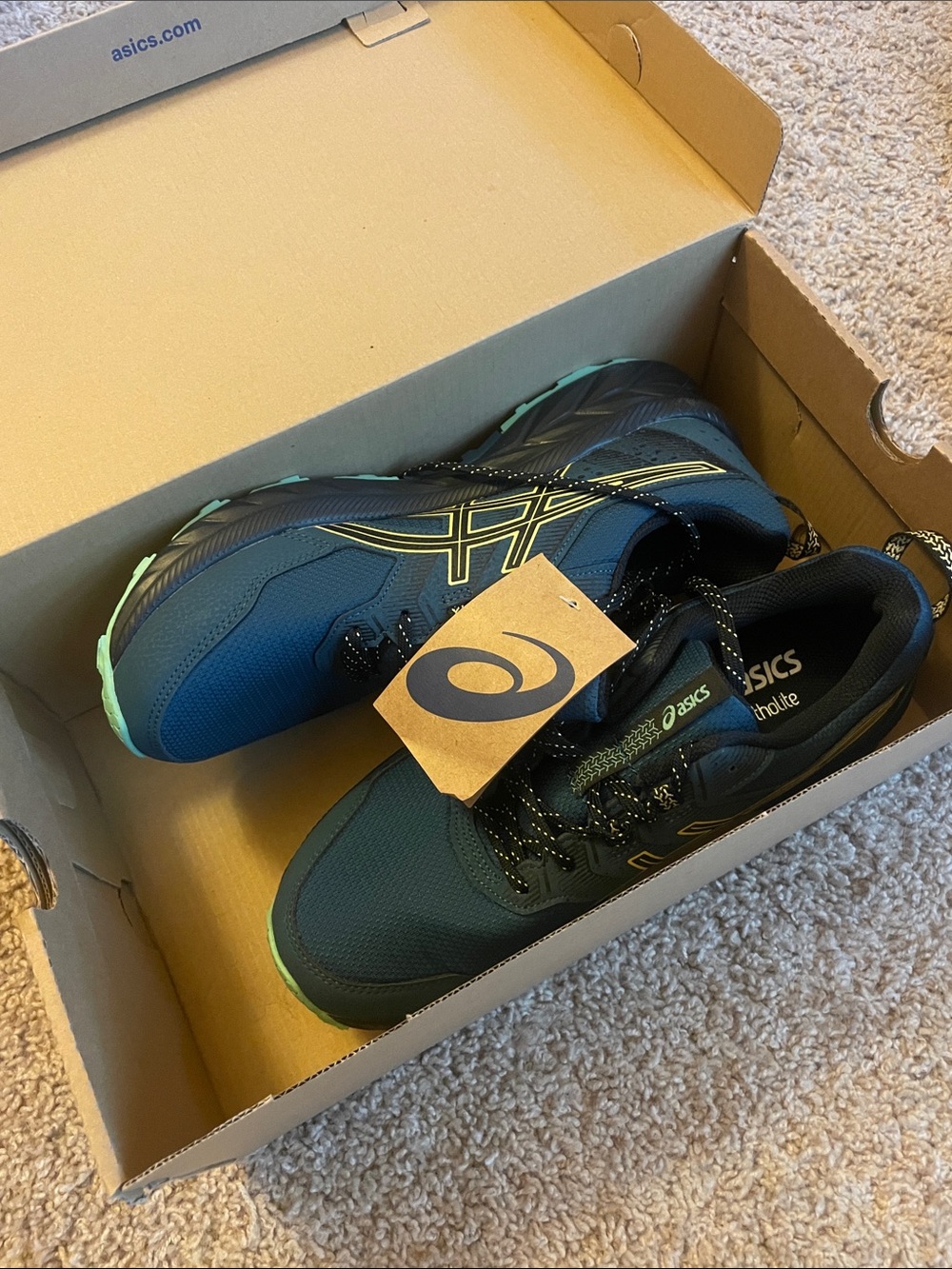 NWT Asics Men’s Running Shoes in magnetic blue/black